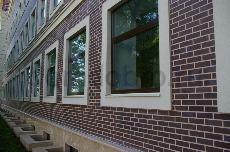 Фасад бизнес центра из клинкерной плитки 