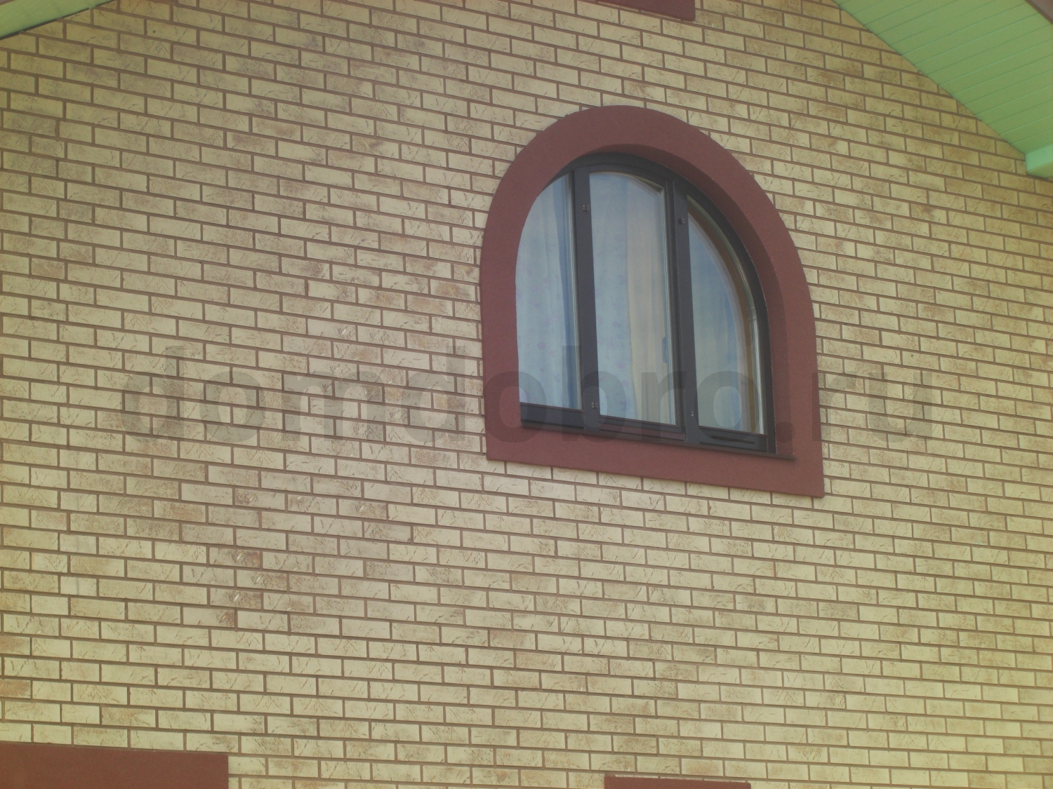 Фасад двухэтажного дома из клинкерной плитки