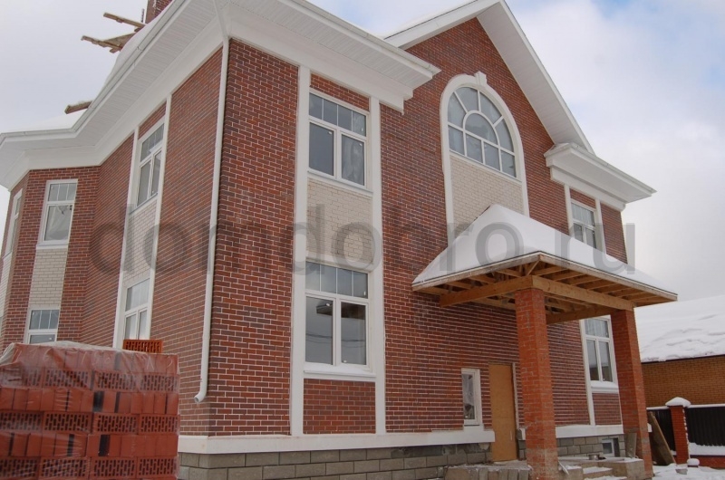 Облицовка дома гладкой клинкерной плиткой 