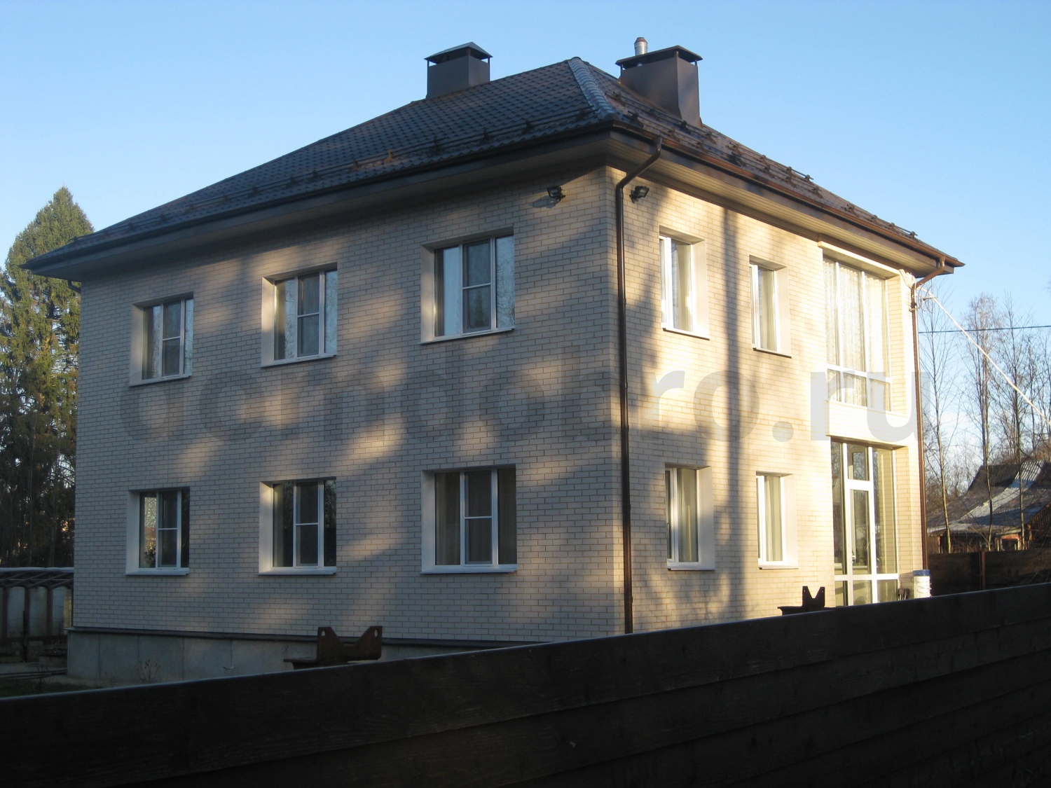 Частный двухэтажный дом из клинкерной фасадной плитки