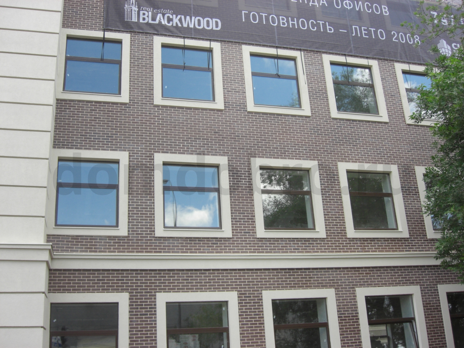 Фасад бизнес центра из клинкерной плитки 
