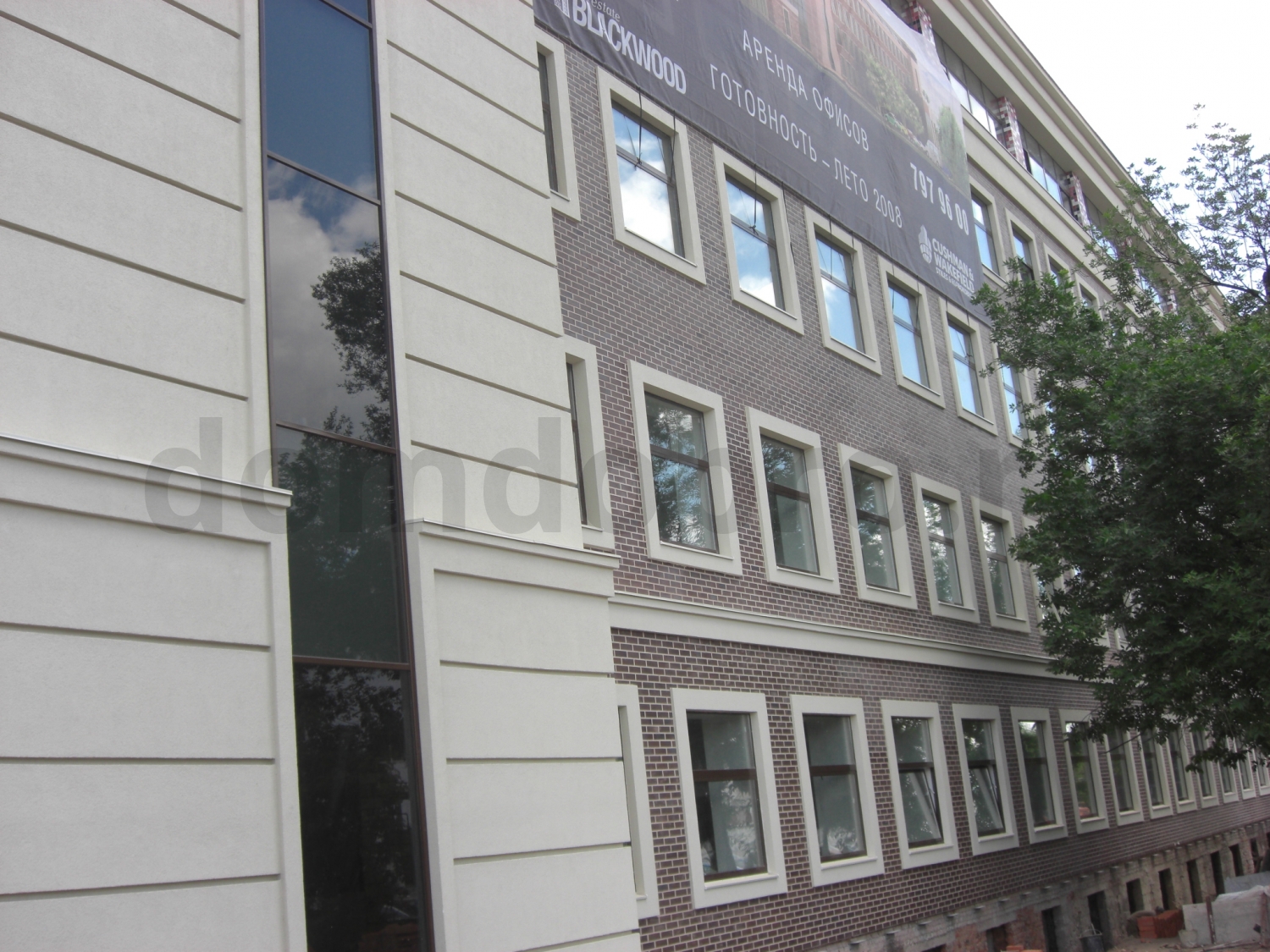 Фасад бизнес центра из клинкерной плитки 