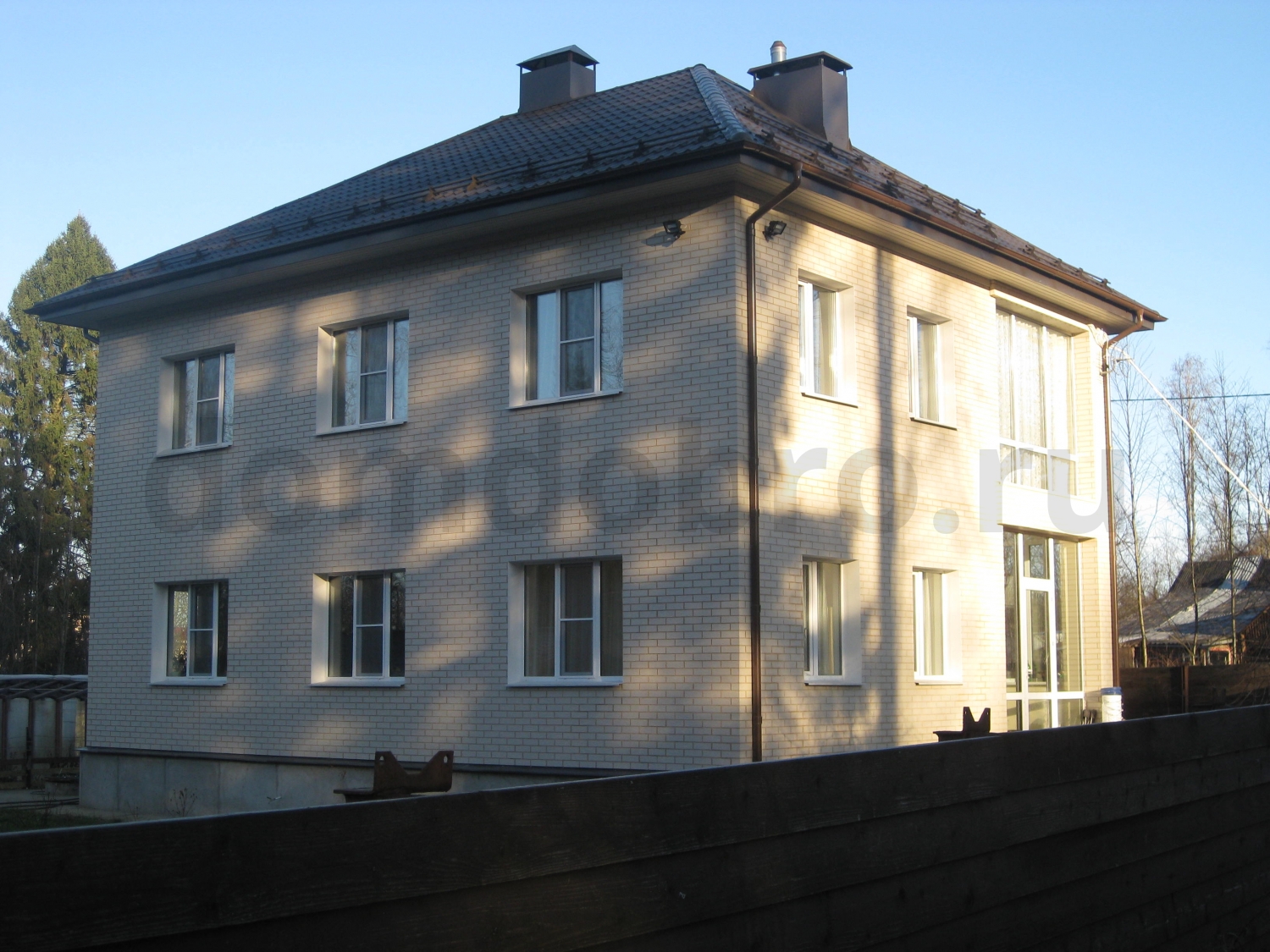 Частный двухэтажный дом из клинкерной фасадной плитки