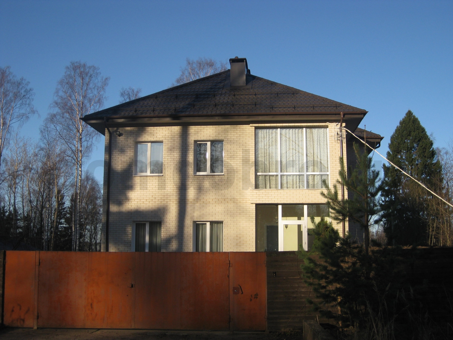 Частный двухэтажный дом из клинкерной фасадной плитки